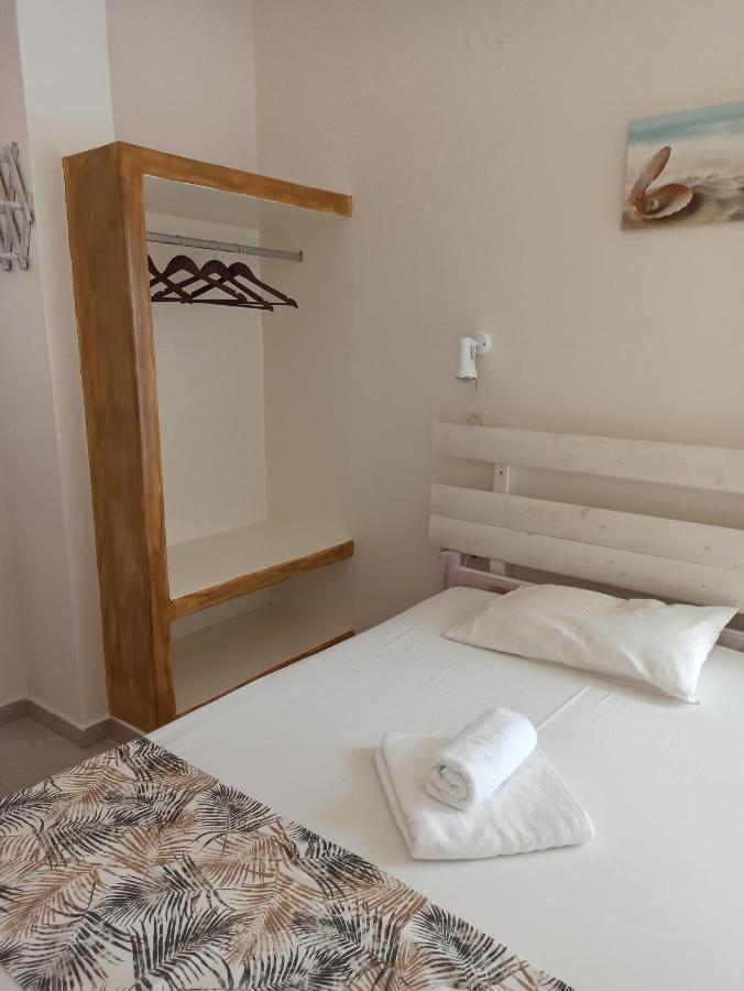 Peaceful Bay Hotel Megas Gialos - Nites Bagian luar foto