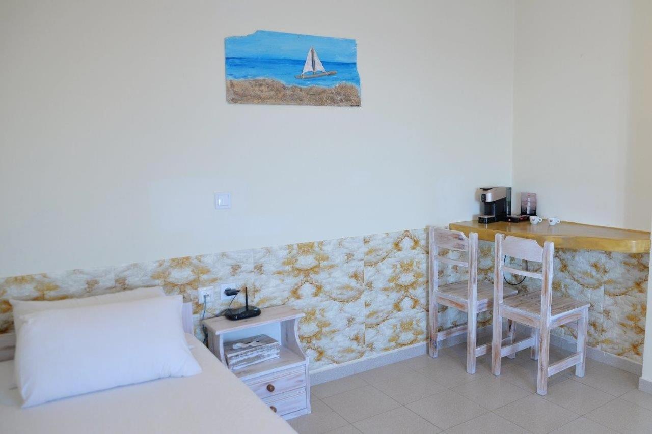 Peaceful Bay Hotel Megas Gialos - Nites Bagian luar foto