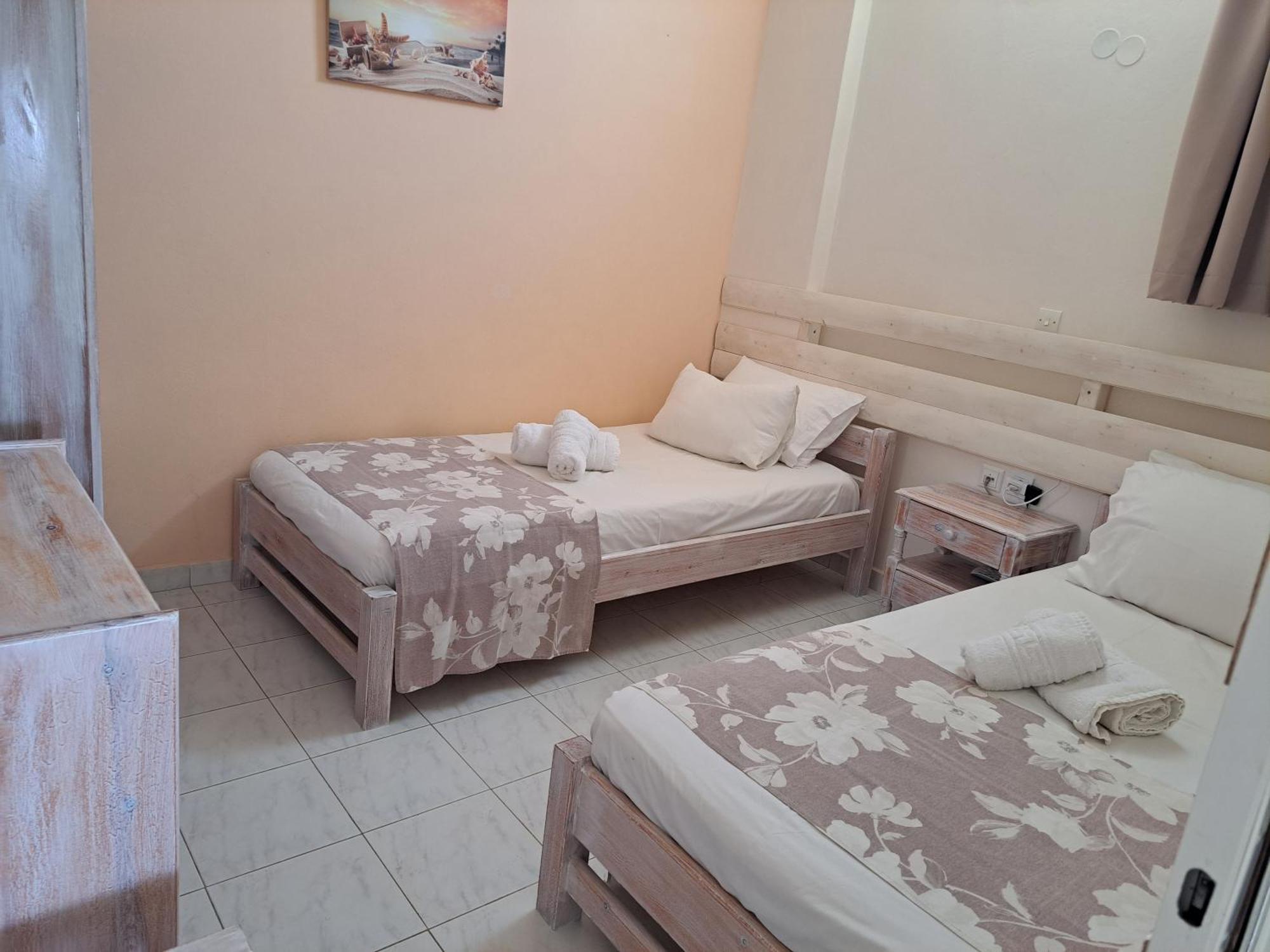 Peaceful Bay Hotel Megas Gialos - Nites Ruang foto