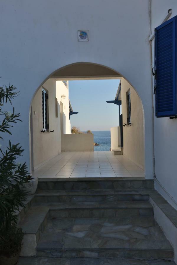 Peaceful Bay Hotel Megas Gialos - Nites Bagian luar foto